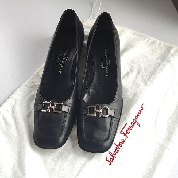 Vintage Salvatore Ferragamo Black Leather Pumps and Cloth Bag, Sz 10.5 Narrow - Picture 2 of 15